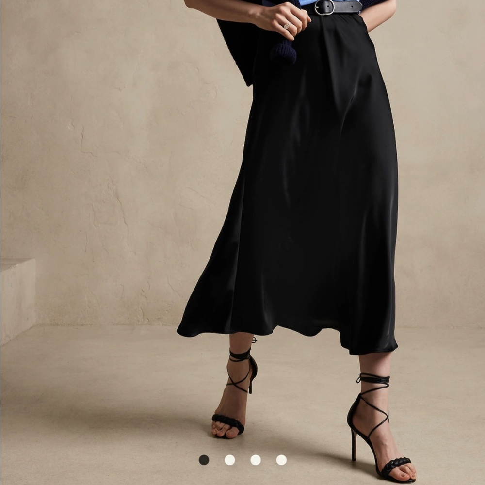 NWT Black midi slip skirt. Size L. Never worn! Banana republic factory.